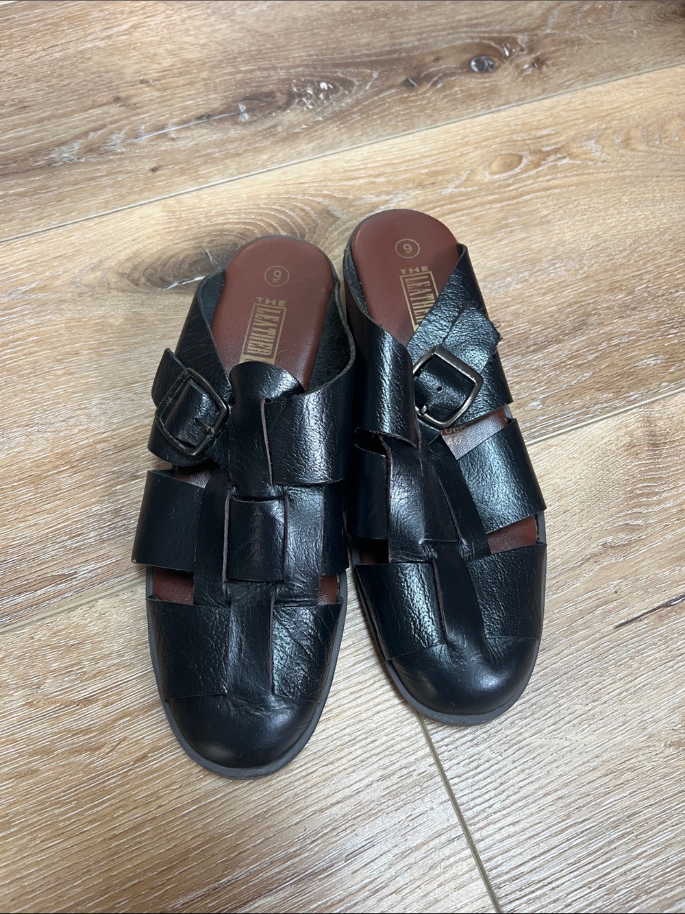 Leather slide sandals